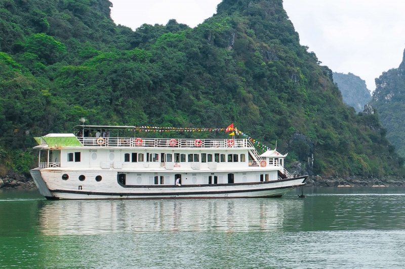 media/images/country-pages/vietnam/hanoi-nearby/trips/ha-long-bay-cruise/goc_1654317171/2942755-1-eng-GB/goc_1654317171.jpg