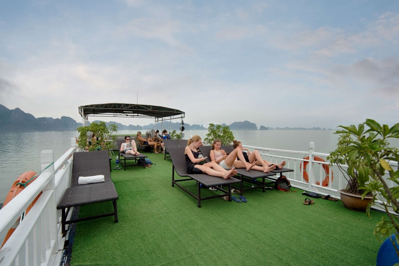 media/images/country-pages/vietnam/hanoi-nearby/trips/ha-long-bay-cruise/goc_1654322483/2942767-1-eng-GB/goc_1654322483.jpg