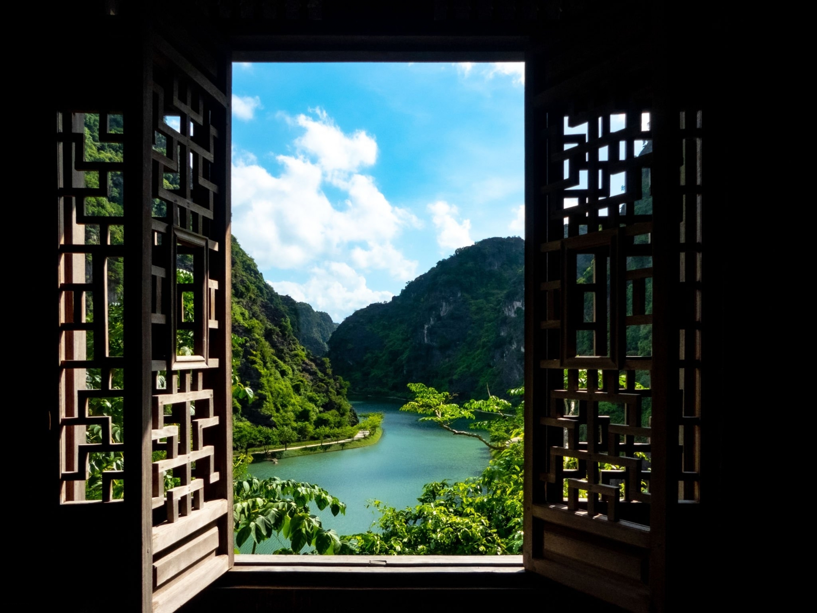media/images/country-pages/vietnam/hanoi-nearby/trips/ninh-binh-in-depth/am-tien-pagoda/3405232-1-eng-GB/am-tien-pagoda.jpg