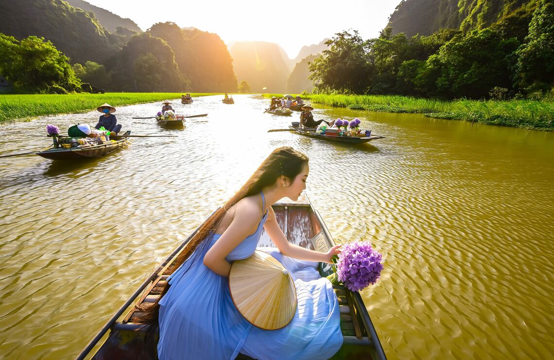 media/images/country-pages/vietnam/hanoi-nearby/trips/ninh-binh-in-depth/tam-coc-boating/3405220-1-eng-GB/tam-coc-boating.jpg