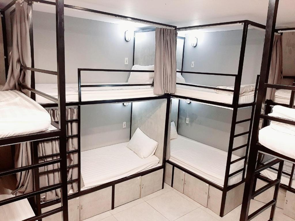 media/images/country-pages/vietnam/ho-chi-minh-and-nearby/connect-and-stays/backpacker-plus-ho-chi-minh-to-phnom-penh-connect-stay/hpcs2/4192531-1-eng-GB/hpcs2.jpg