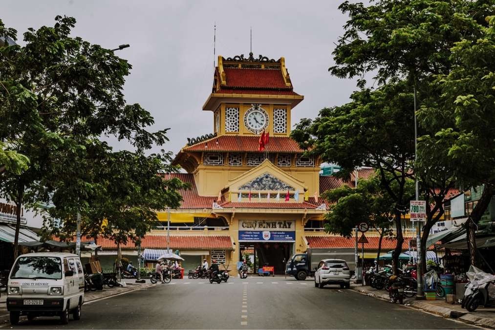 media/images/country-pages/vietnam/ho-chi-minh-and-nearby/trips/saigon-morning-experience-by-scooter/saigon-morning-experience-by-scooter-15/3840153-1-eng-GB/saigon-morning-experience-by-scooter-15.jpg