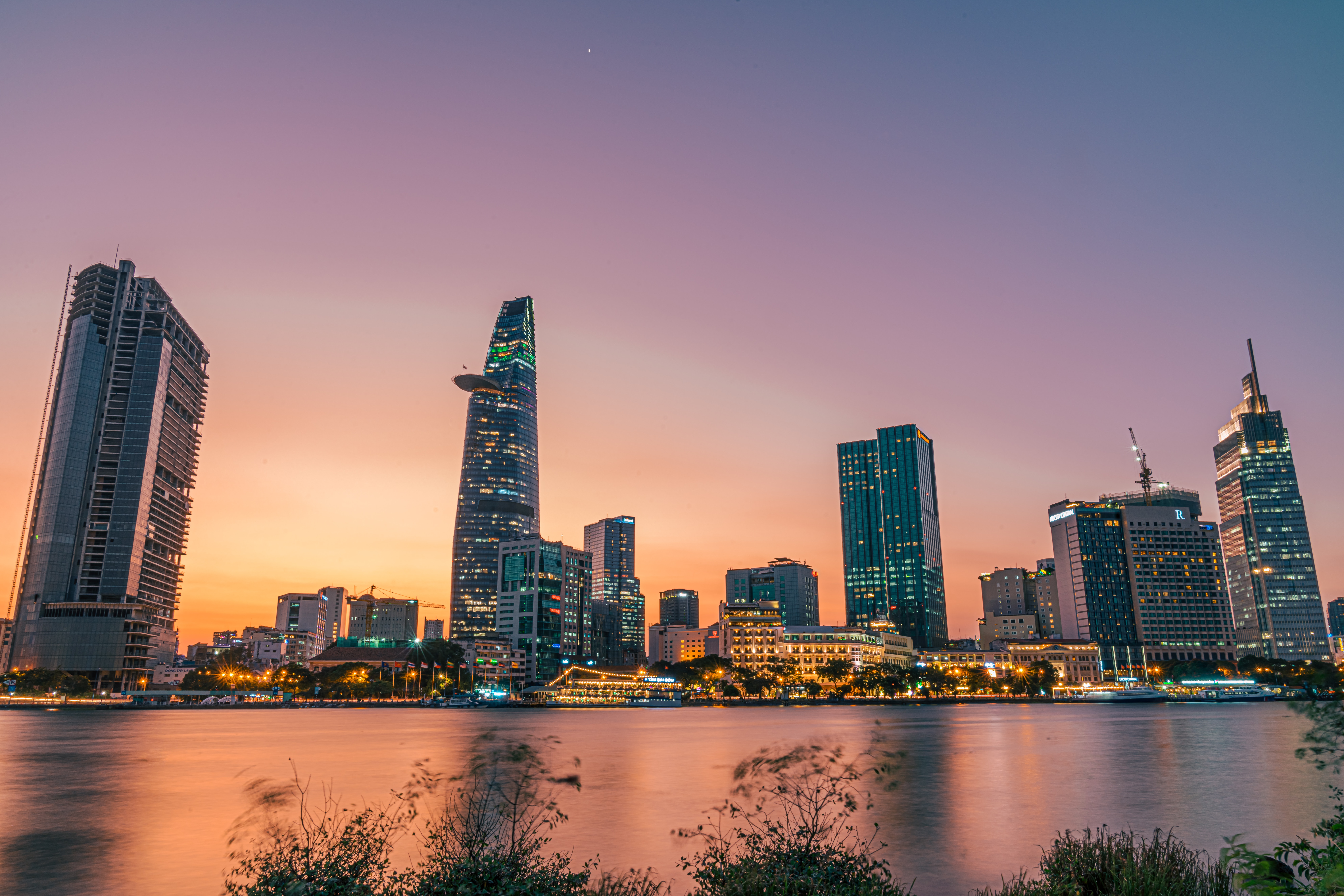 media/images/country-pages/vietnam/ho-chi-minh-nearby/connect-stays/backpacker-ho-chi-minh-to-ha-noi-connect-and-stay/ho-chi-minh-sunset/3403864-1-eng-GB/ho-chi-minh-sunset.jpg