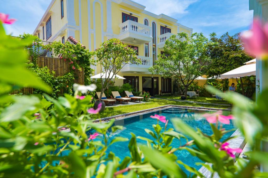media/images/country-pages/vietnam/the-central-coast/basecamps/family-basecamp-at-hoian-central-hotel/hact4/3939900-1-eng-GB/hact4.jpg