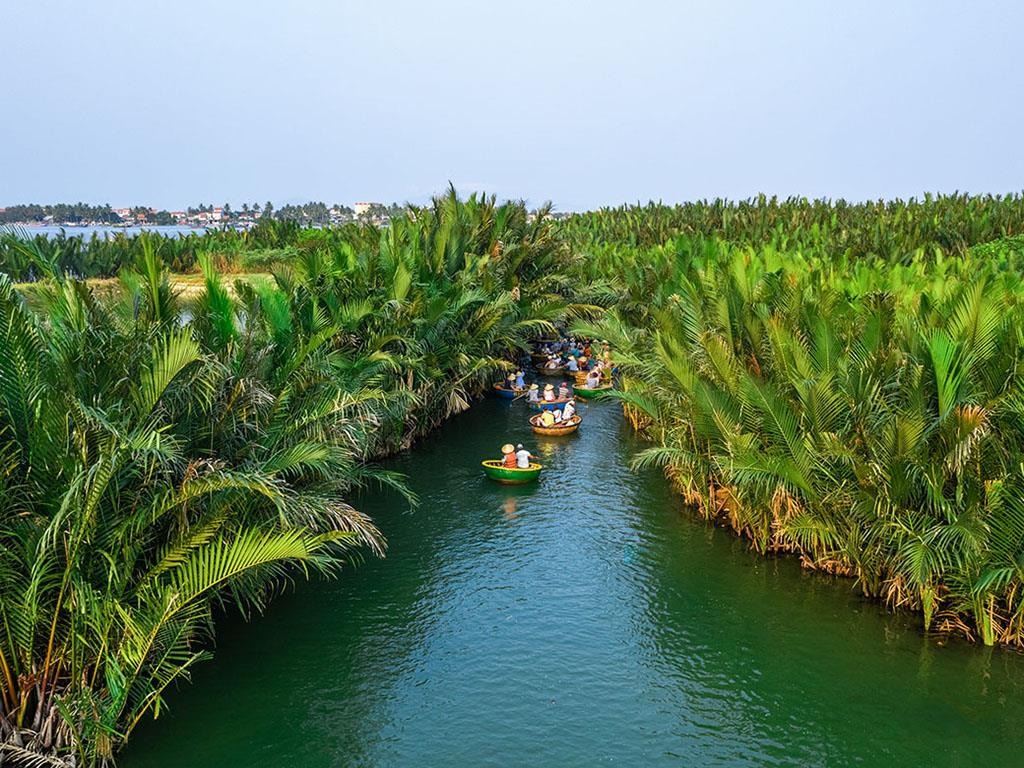 media/images/country-pages/vietnam/the-central-coast/best-of-city/comfort-best-of-hoi-an/basket-boat-1/3437977-1-eng-GB/basket-boat-1.jpg