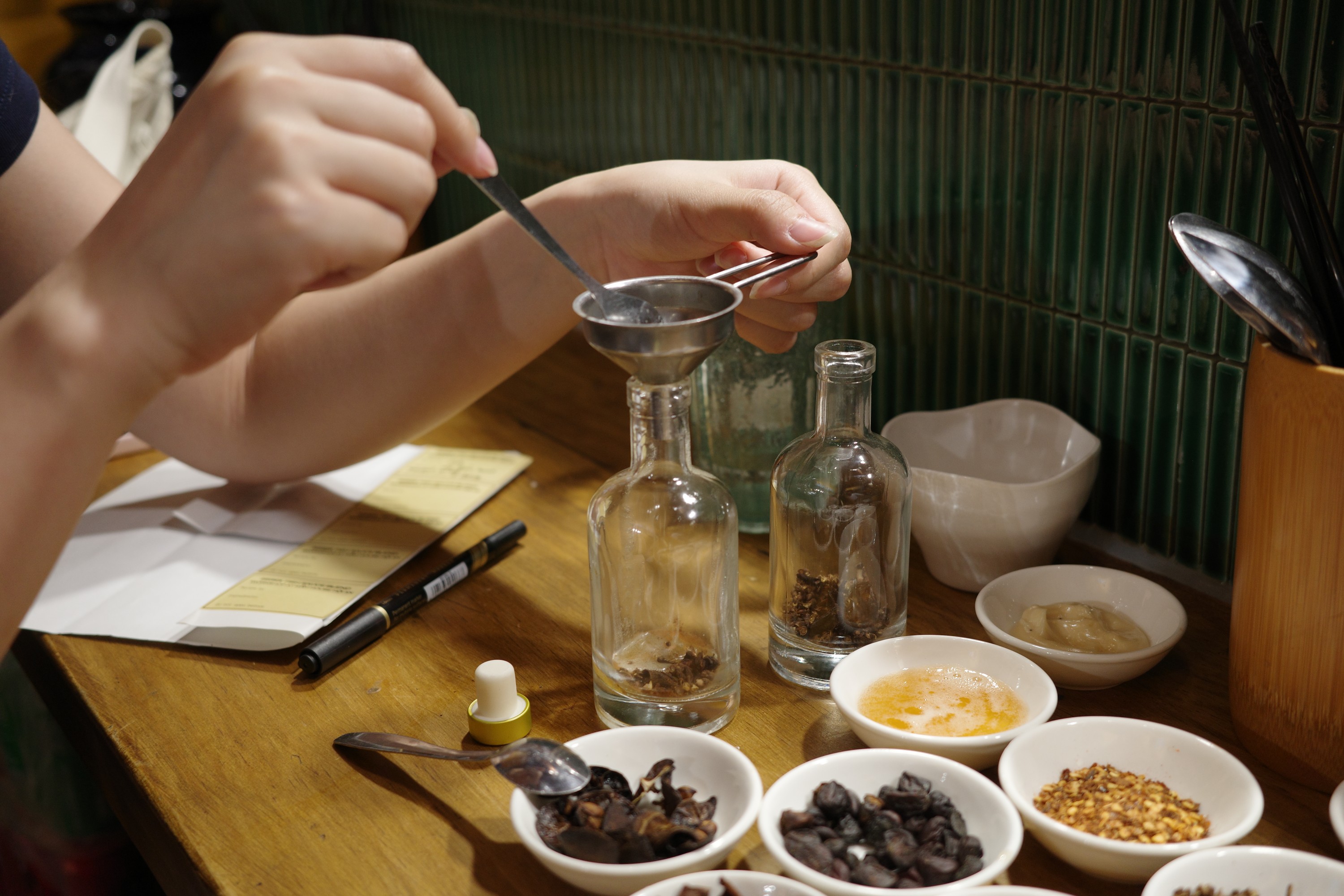 media/images/country-pages/vietnam/the-central-coast/trips/fish-sauce-workshop-with-tasting-and-souvenir/r0000845-1/4368052-1-eng-GB/r0000845-1.jpg