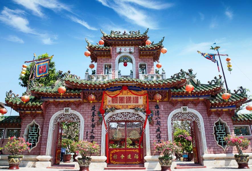 media/images/country-pages/vietnam/the-central-coast/trips/hoi-an-old-town-walking-experience/fujian-assembly-hall-culture-pham-travel-1/3650415-1-eng-GB/fujian-assembly-hall-culture-pham-travel-1.jpg