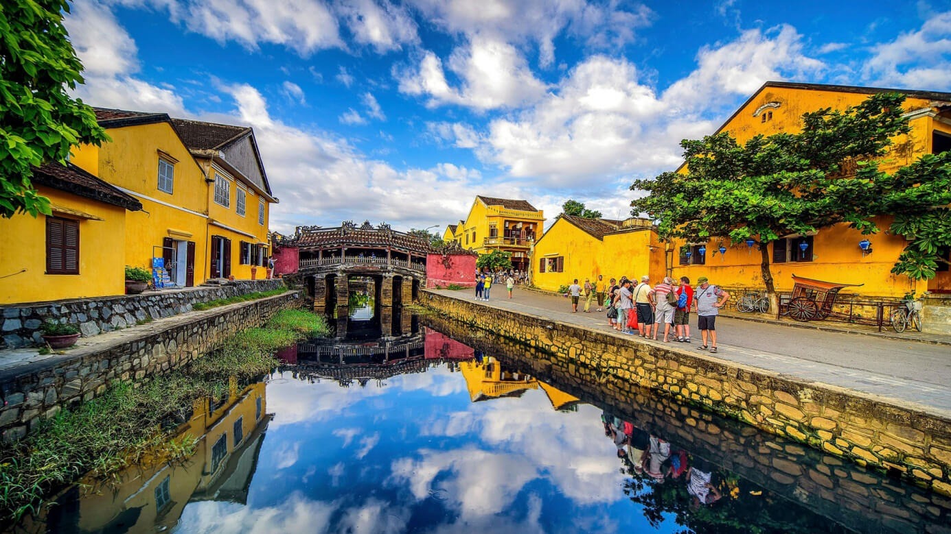 media/images/country-pages/vietnam/the-central-coast/trips/hoi-an-old-town-walking-experience/hoi-an-1/3650409-1-eng-GB/hoi-an-1.jpg