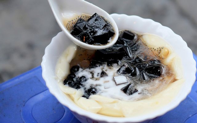 media/images/country-pages/vietnam/the-central-coast/trips/hoi-an-s-cuisine-walking-experience/sweet-soup-1/3448699-1-eng-GB/sweet-soup-1.jpg