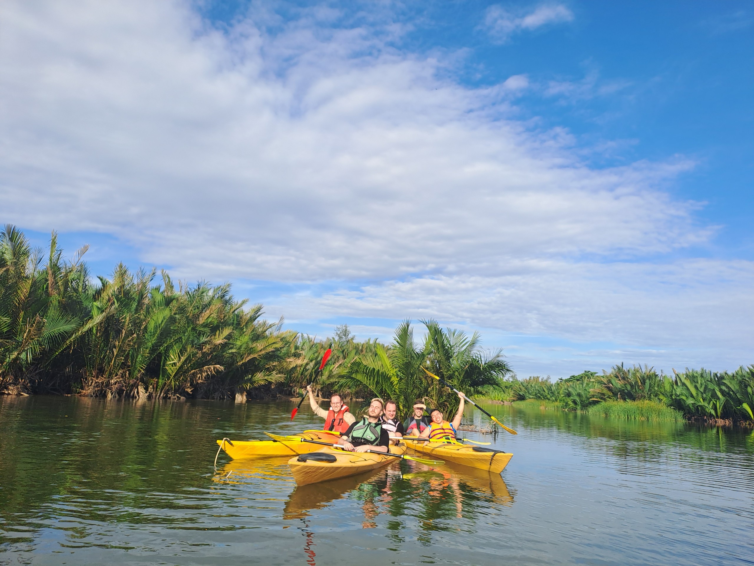 media/images/country-pages/vietnam/the-central-coast/trips/hoi-an-sunset-paddle-to-lantern-town/114f951c18c1c99f90d0-1/3450337-1-eng-GB/114f951c18c1c99f90d0-1.jpg