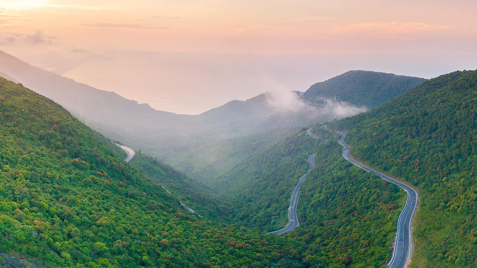media/images/country-pages/vietnam/the-central-coast/trips/hoi-an-to-hue-via-hai-van-pass-by-easy-rider/hoihue/4195955-1-eng-GB/hoihue.jpg