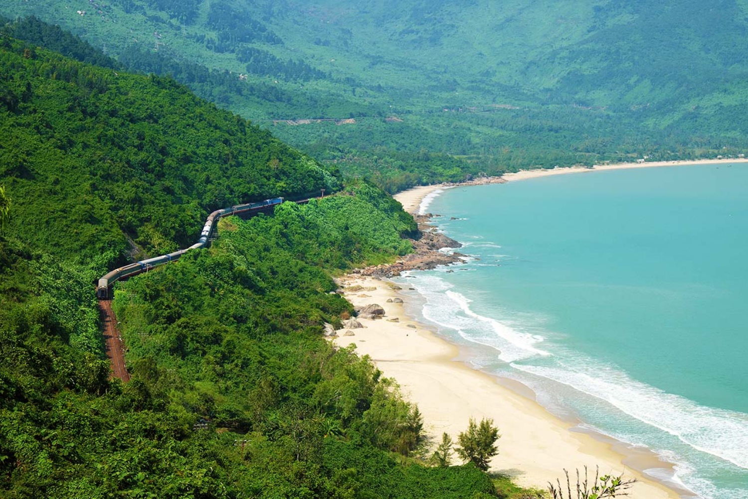 media/images/country-pages/vietnam/the-central-coast/trips/hoi-an-to-hue-via-hai-van-pass-by-easy-rider/hoihue2/4195967-1-eng-GB/hoihue2.jpg