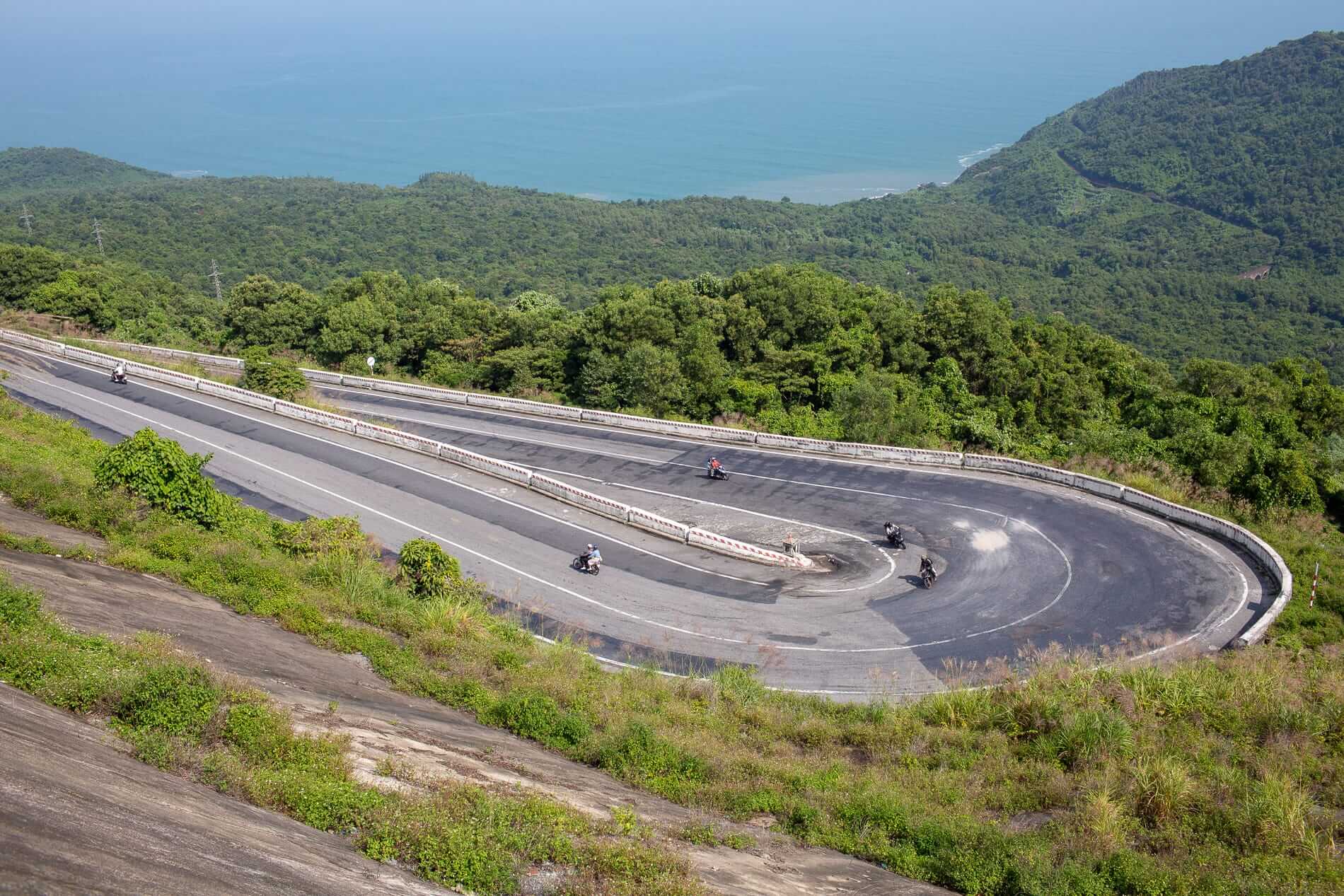media/images/country-pages/vietnam/the-central-coast/trips/hoi-an-to-phong-nha-by-easy-rider/hai-van-pass-travis-hodges-44/3642703-1-eng-GB/hai-van-pass-travis-hodges-44.jpg