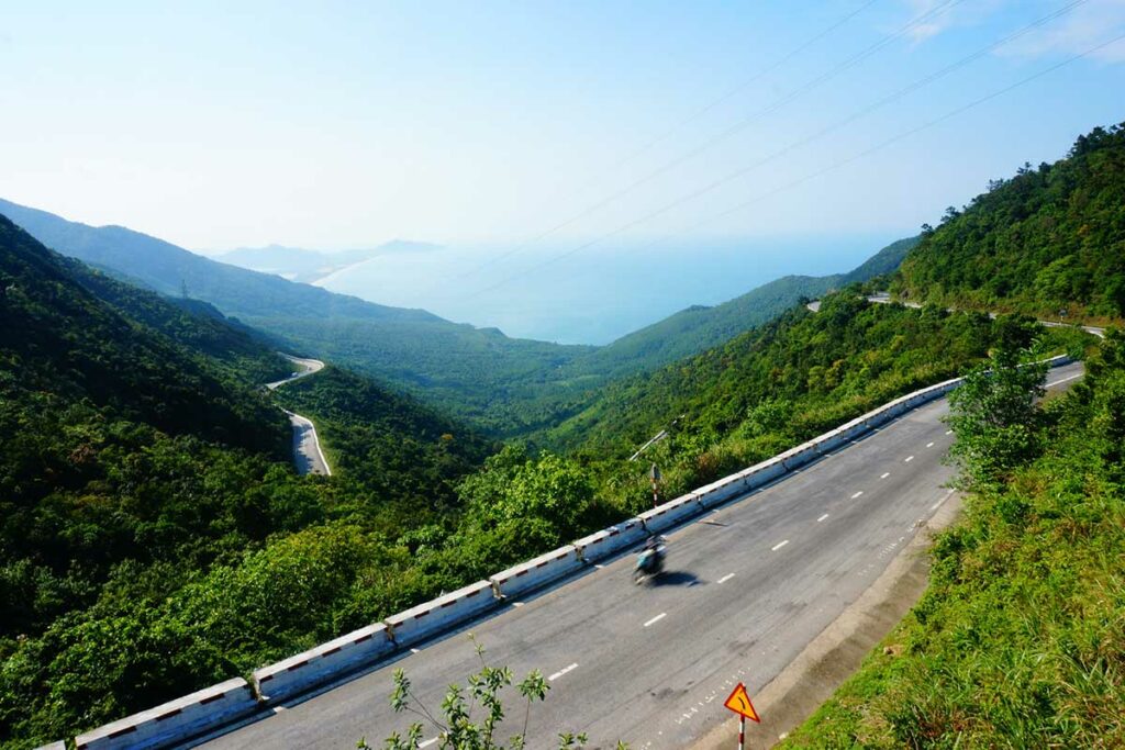 media/images/country-pages/vietnam/the-central-coast/trips/hue-to-hoi-an-via-hai-van-pass-by-easy-rider/hai-van-pass/3848401-1-eng-GB/hai-van-pass.jpg