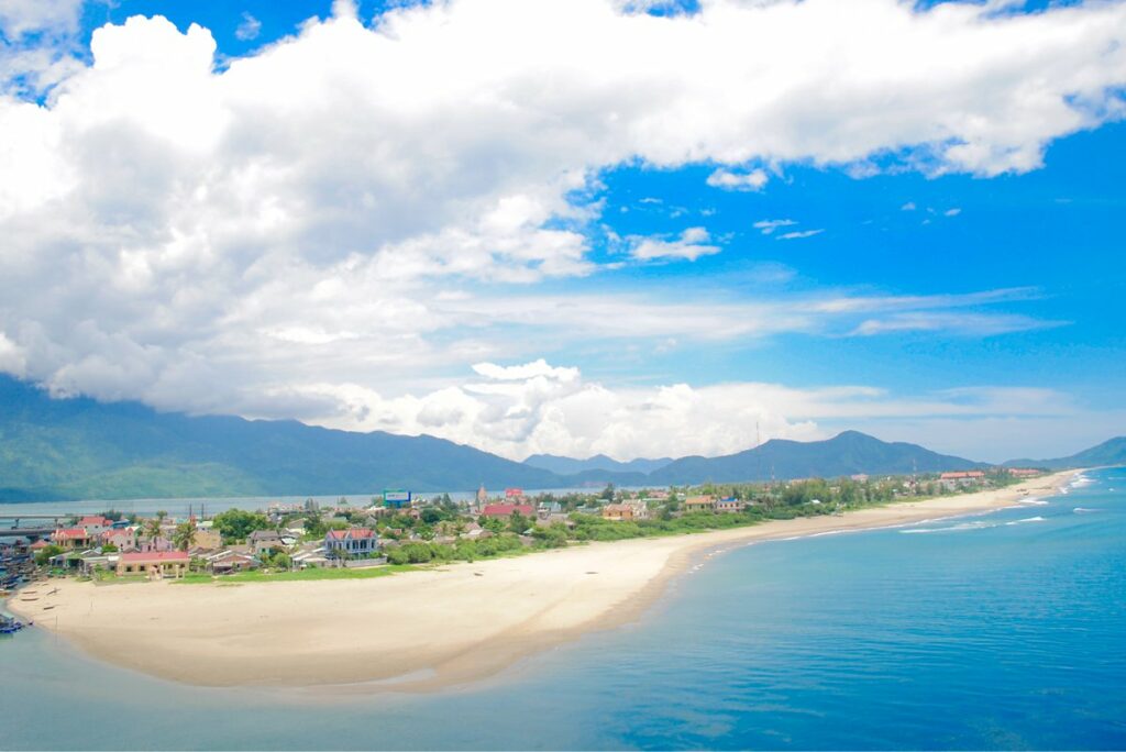 media/images/country-pages/vietnam/the-central-coast/trips/hue-to-hoi-an-via-hai-van-pass-by-easy-rider/lang-co-beach/3848407-1-eng-GB/lang-co-beach.jpg