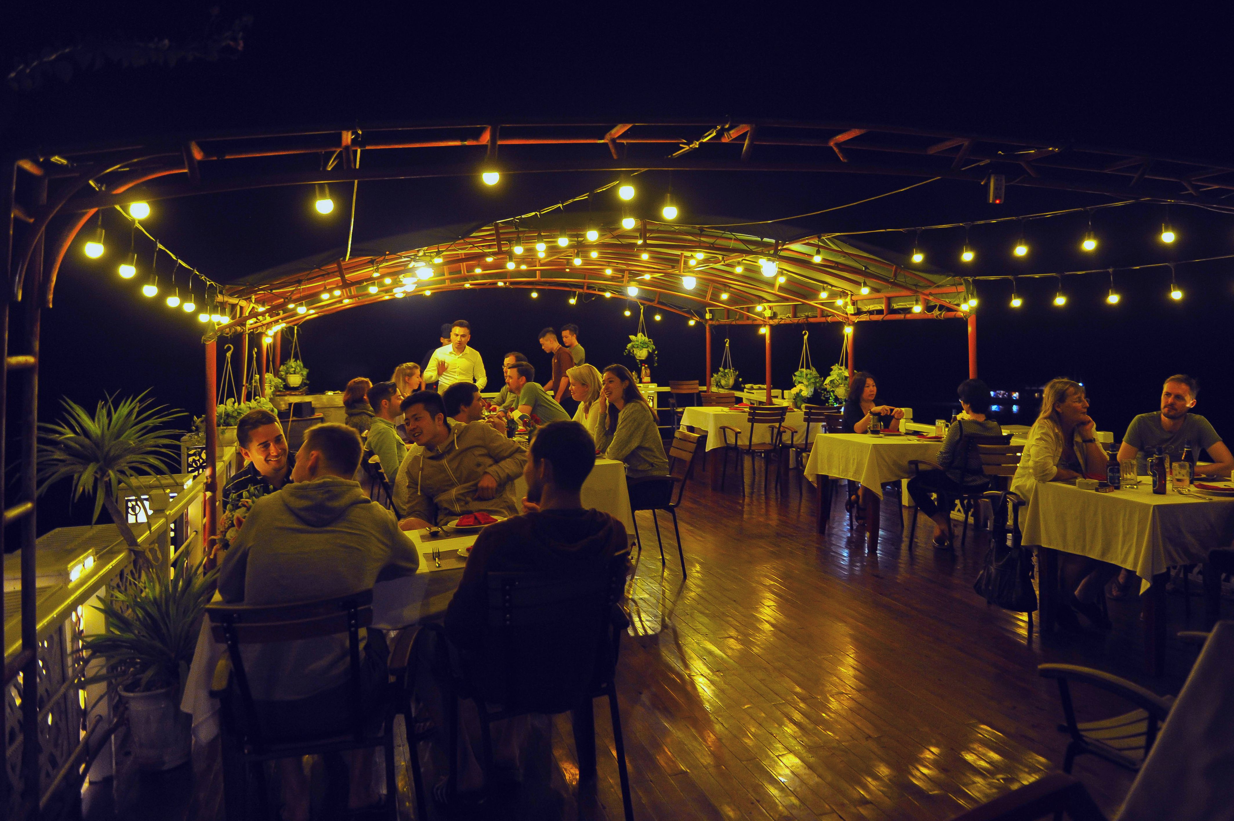 media/images/dinner-on-top-deck-1/2945731-1-eng-GB/dinner-on-top-deck-1.jpg