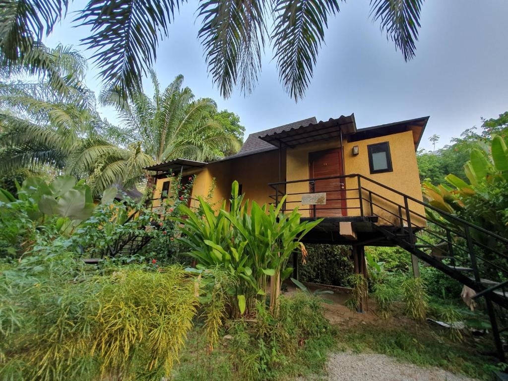 media/images/thailand/the-andaman-coast/basecamps/comfort-basecamp-at-anurak-community-lodge/187607107/2766323-1-eng-GB/187607107.jpg