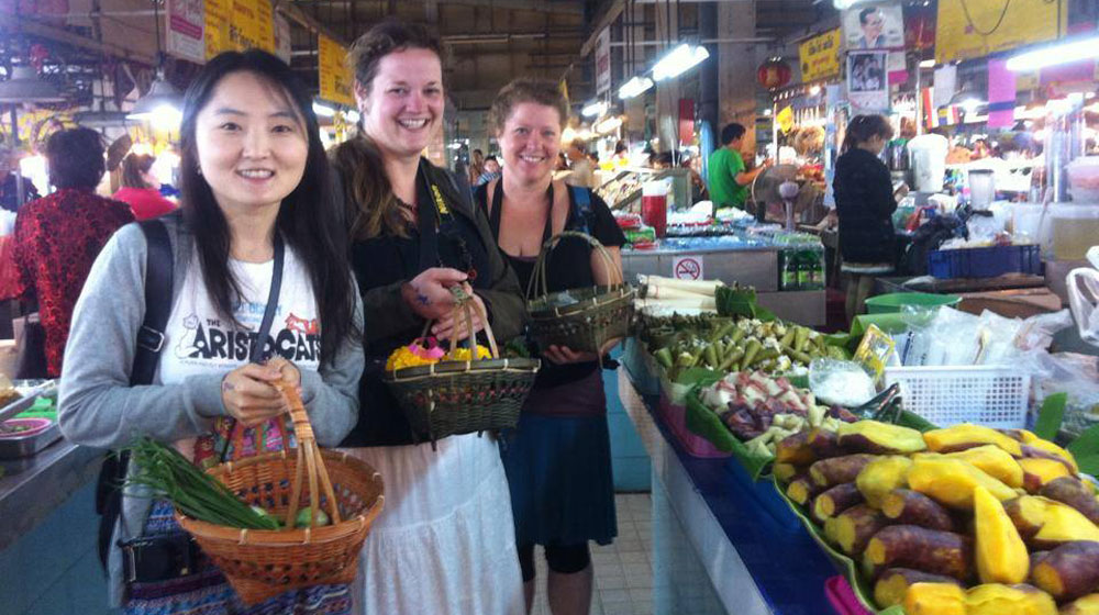 media/images/thailand/the-north/trips/chiang-mai-thai-cooking-experience-half-day/chiang-mai-shopping-for-cooking/2774091-1-eng-GB/chiang-mai-shopping-for-cooking.jpg
