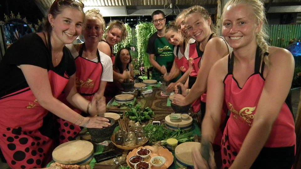 media/images/thailand/the-north/trips/chiang-mai-thai-cooking-experience-half-day/we-cook-smiles/2774073-1-eng-GB/we-cook-smiles.jpg