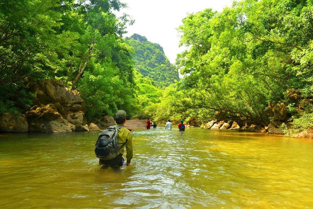 media/images/vietnam2/hanoi-nearby/trips/phong-nha-caving-adventure-5-days-9/2768736-1-eng-GB/phong-nha-caving-adventure-5-days-9.jpg