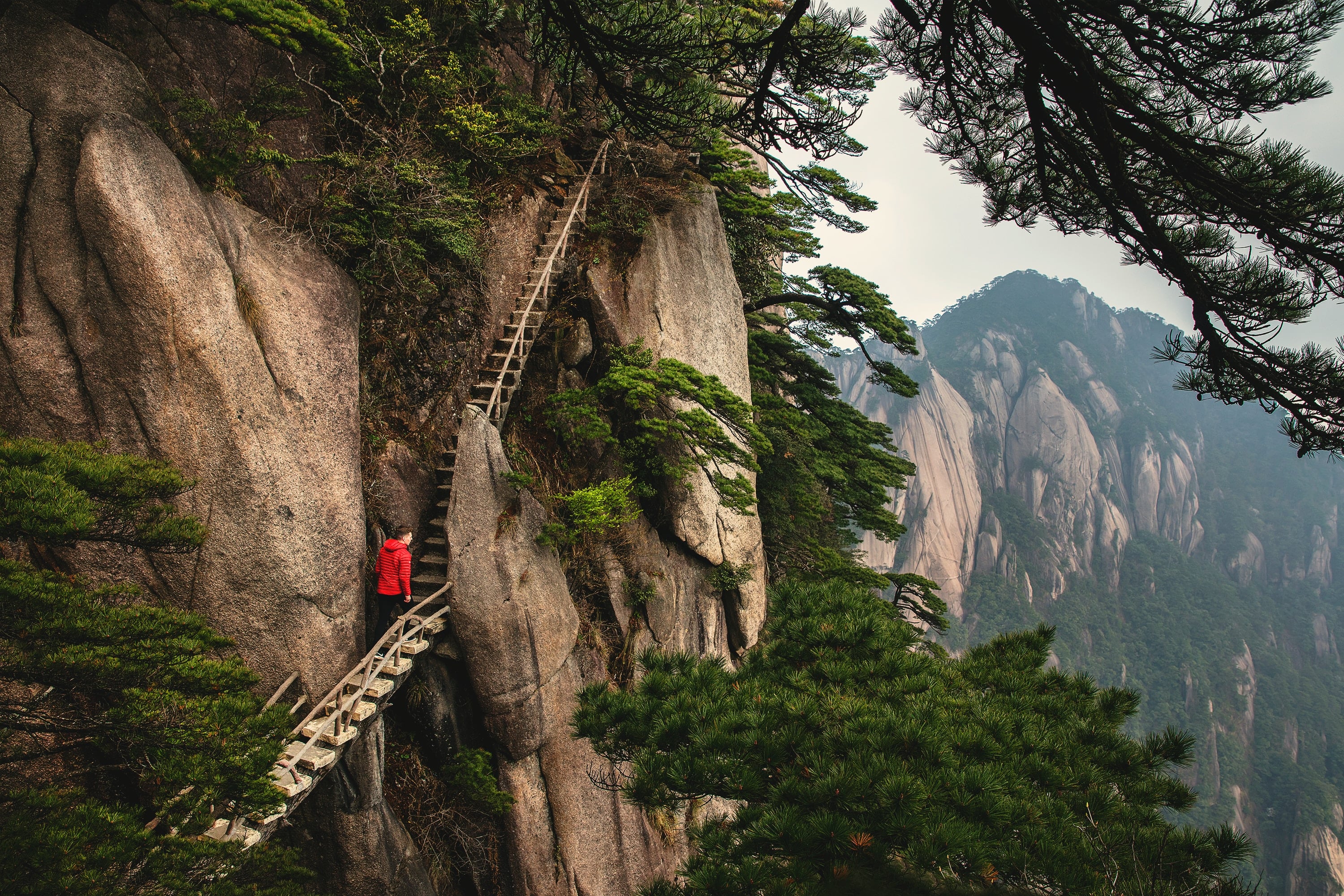 Backpacker Beijing to Shanghai Connect and Stay
