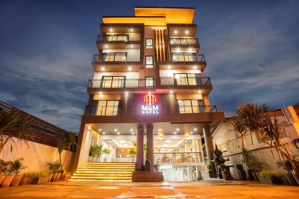 Comfort Basecamp at M and M Hotel