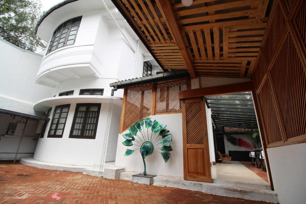Backpacker Basecamp at Lost and Found Hostel Colombo