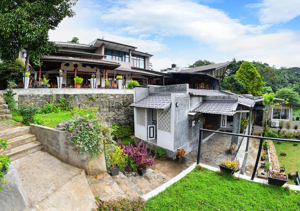 Comfort Basecamp at Thotupola Residence