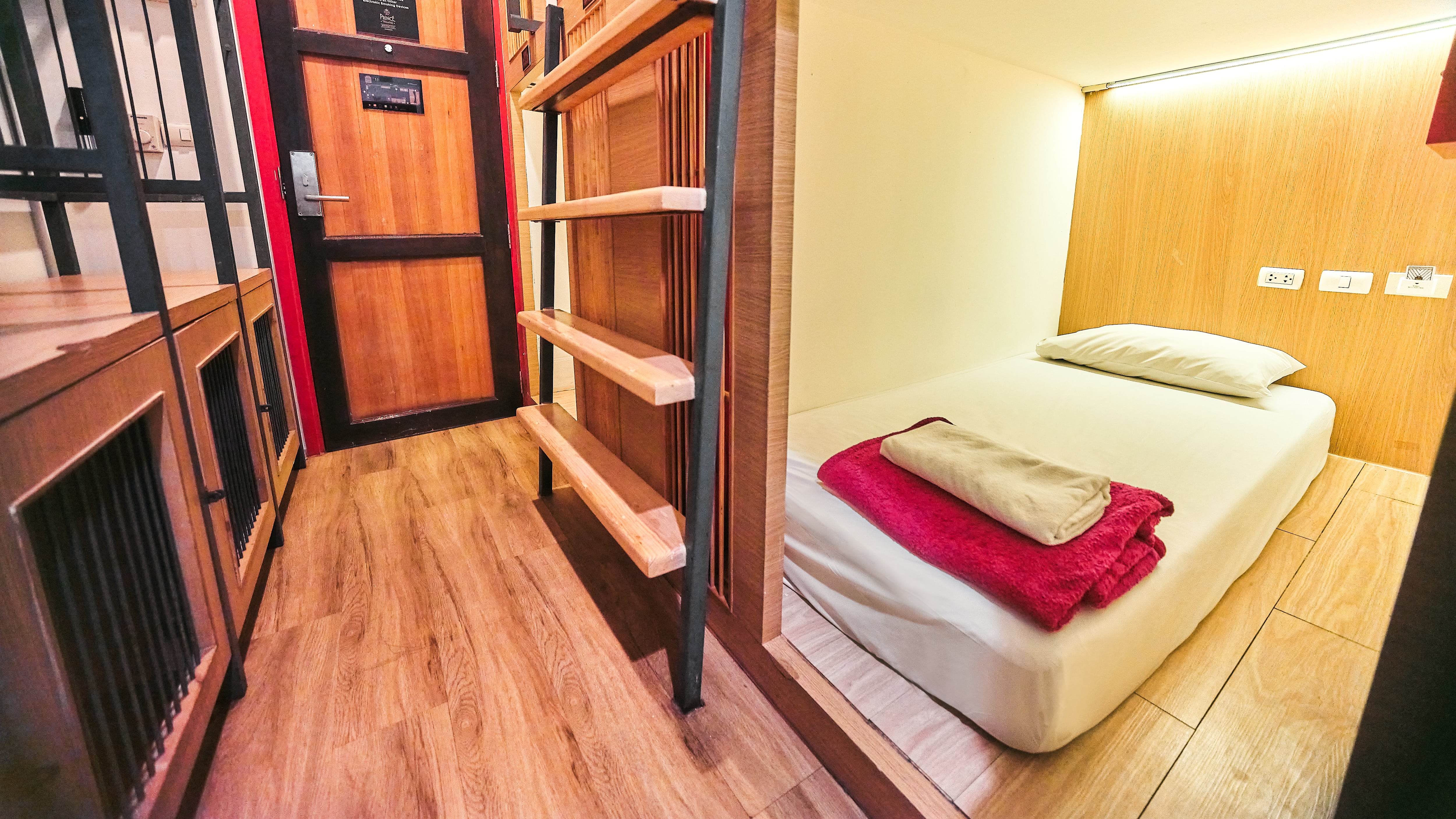 One Bed at Prince Theatre Heritage Stay in a Mixed Dorm w/BF