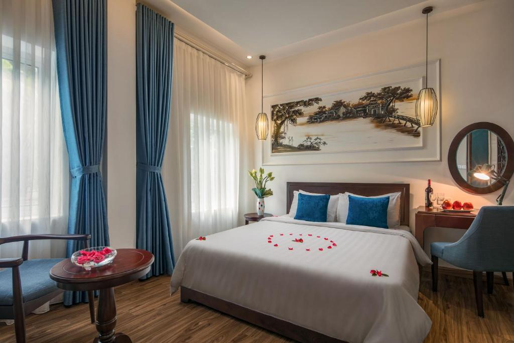 Single/Double Room at Hanoi Chic Boutique Deluxe City View w/BF