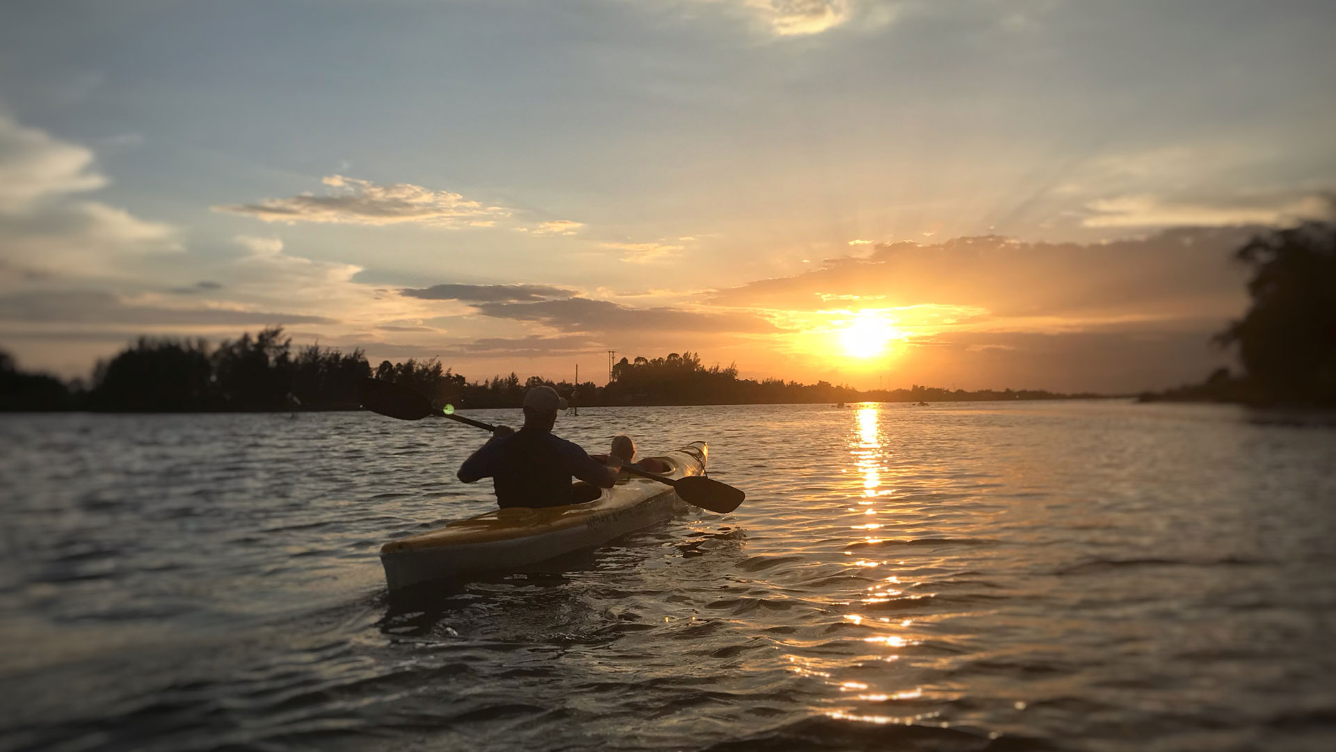 Hoi An Sunset Paddle to Lantern Town